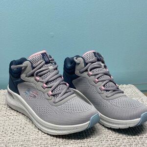 Skechers Women's Gray and Pink Arch Fit Air Cooled Sneakers Size 8.5